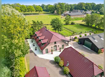 Woonboerderij met paardenaccommodatie incl. binnenrijbaan, buitenrijbaan en 11 luxe paardenstallen Woonboerderij met paardenaccommodatie incl. binnenrijbaan, buitenrijbaan en 11 luxe paardenstallen