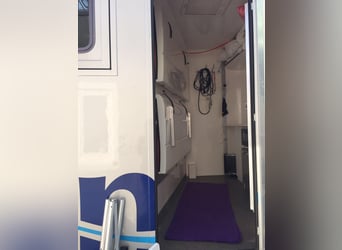 [VERKAUFT] 3-Pferdeanhänger mit Wohnkabine – top ausgestattet!