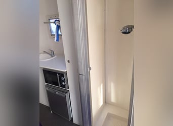 [VERKAUFT] 3-Pferdeanhänger mit Wohnkabine – top ausgestattet!