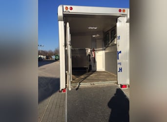 [VERKAUFT] 3-Pferdeanhänger mit Wohnkabine – top ausgestattet!