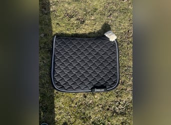 Gorgeous dressage Kingsland saddle pad with sheep skin