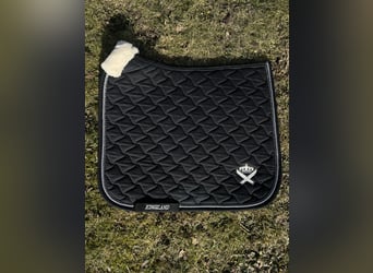 Gorgeous dressage Kingsland saddle pad with sheep skin
