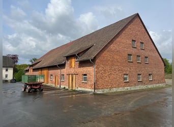 Freistehendes Gutshaus mit hochwertigen Nebengebäuden Freistehendes Gutshaus mit hochwertigen Nebengebäuden